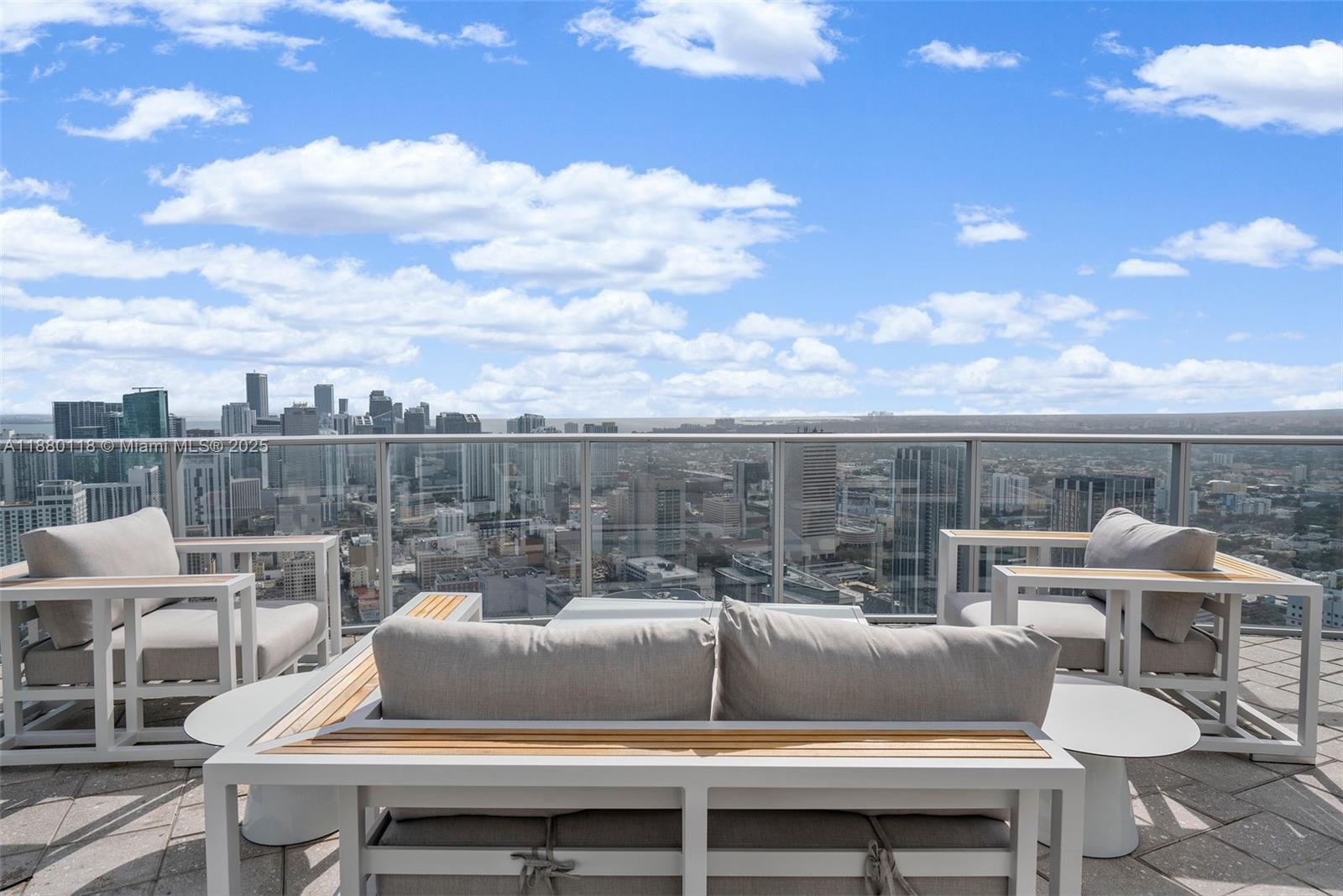 PARAMOUNT MIAMI WORLDCENT - Residential Lease