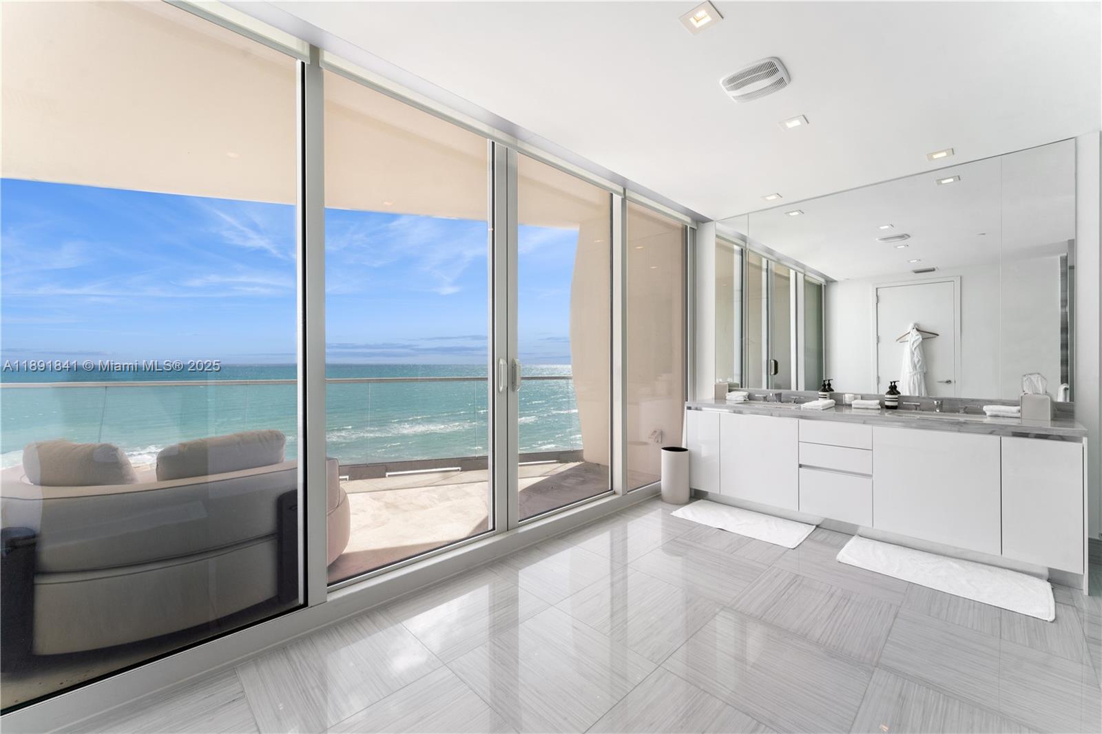 JADE SIGNATURE CONDO - Residential