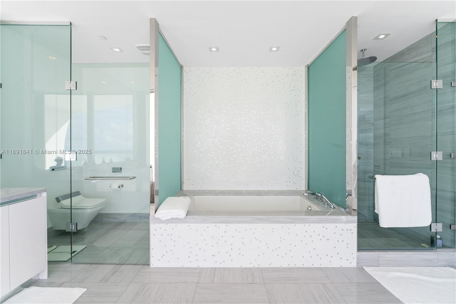 JADE SIGNATURE CONDO - Residential