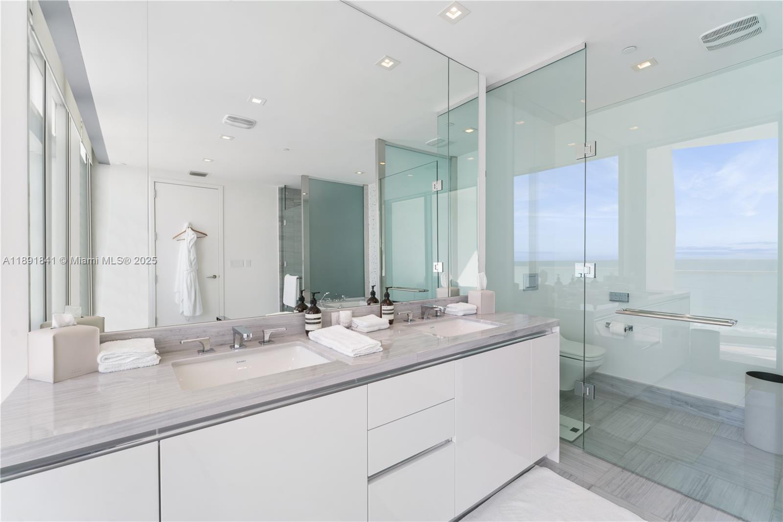 JADE SIGNATURE CONDO - Residential