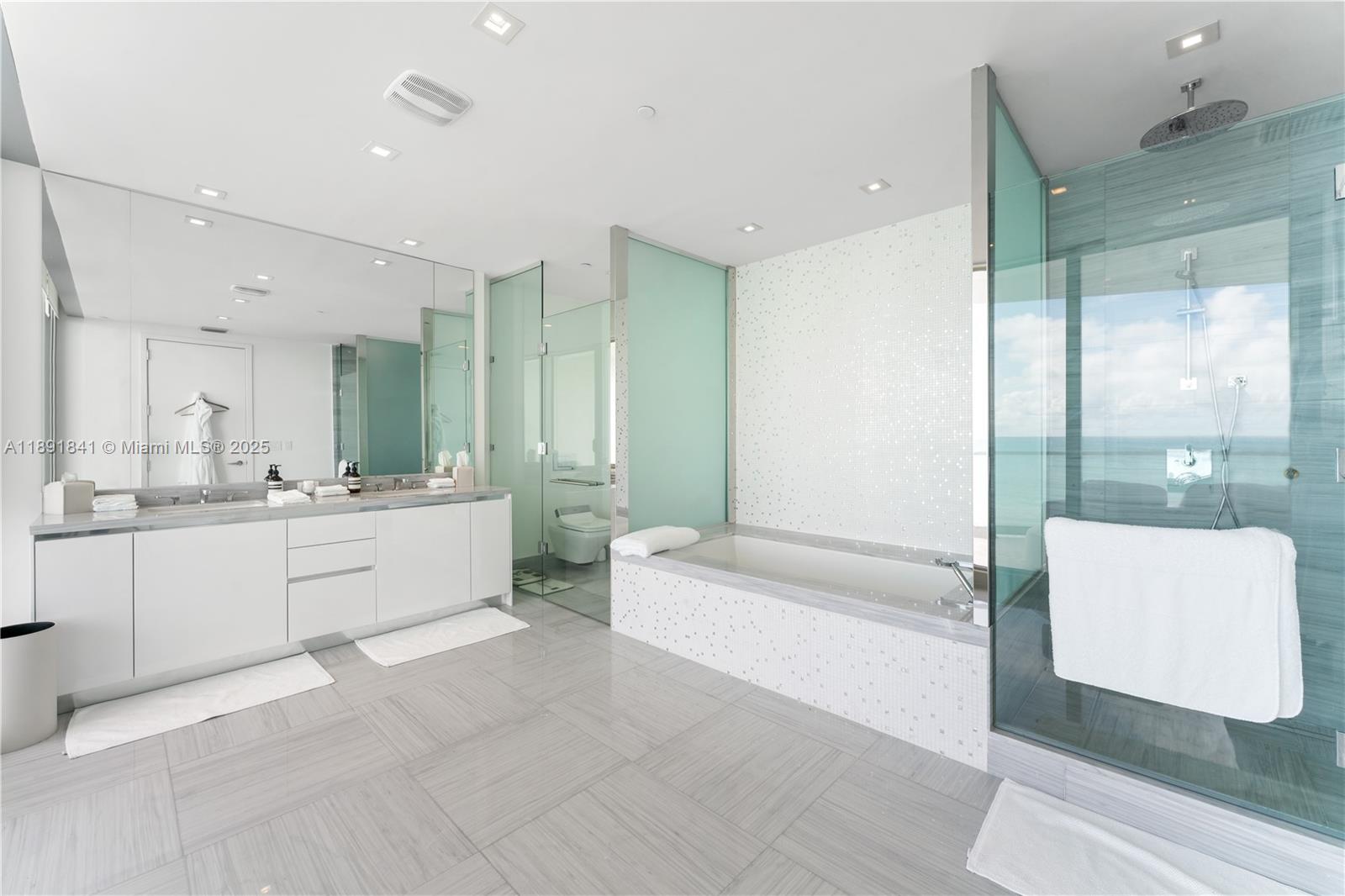 JADE SIGNATURE CONDO - Residential
