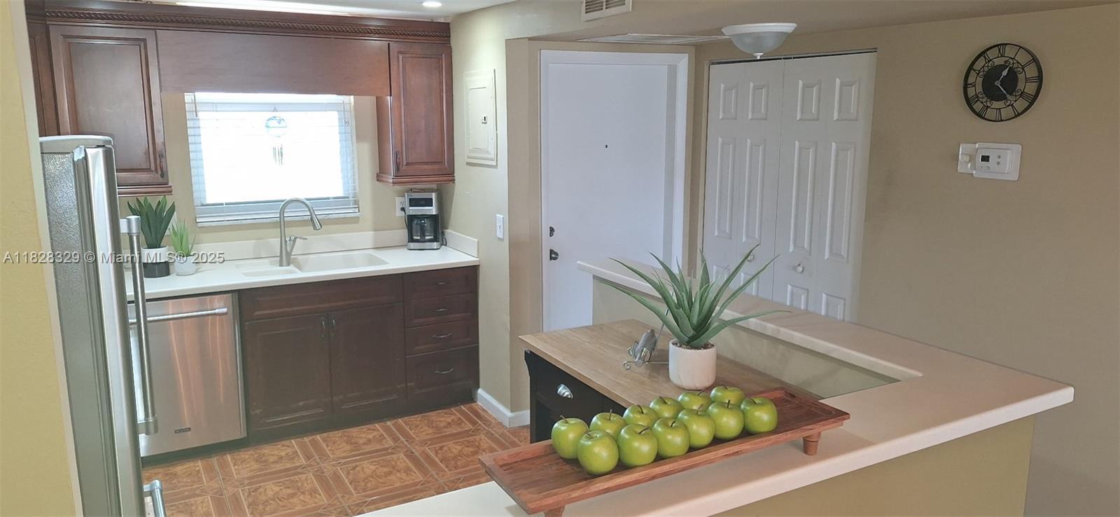 ROYAL MARINER CONDO - Residential