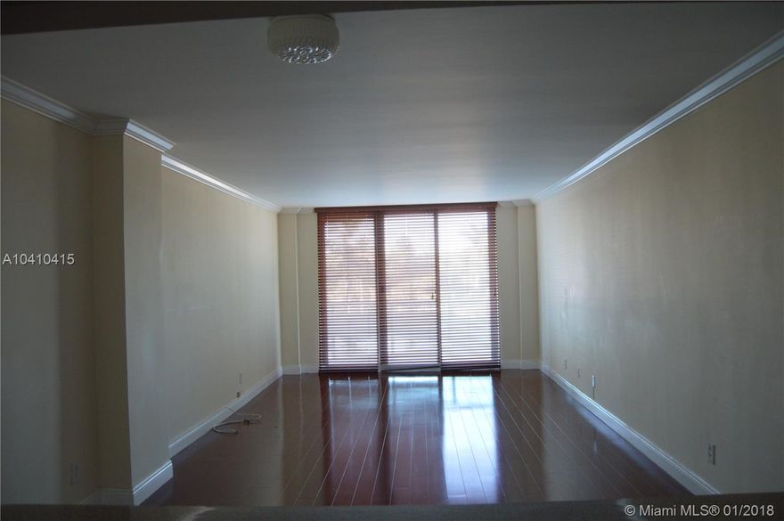 Beautifull and spacious apartment,2 bedrooms and 1 den/studio.Incluides cable,internet and a/c.Tennis court great.pool area with BBQ.