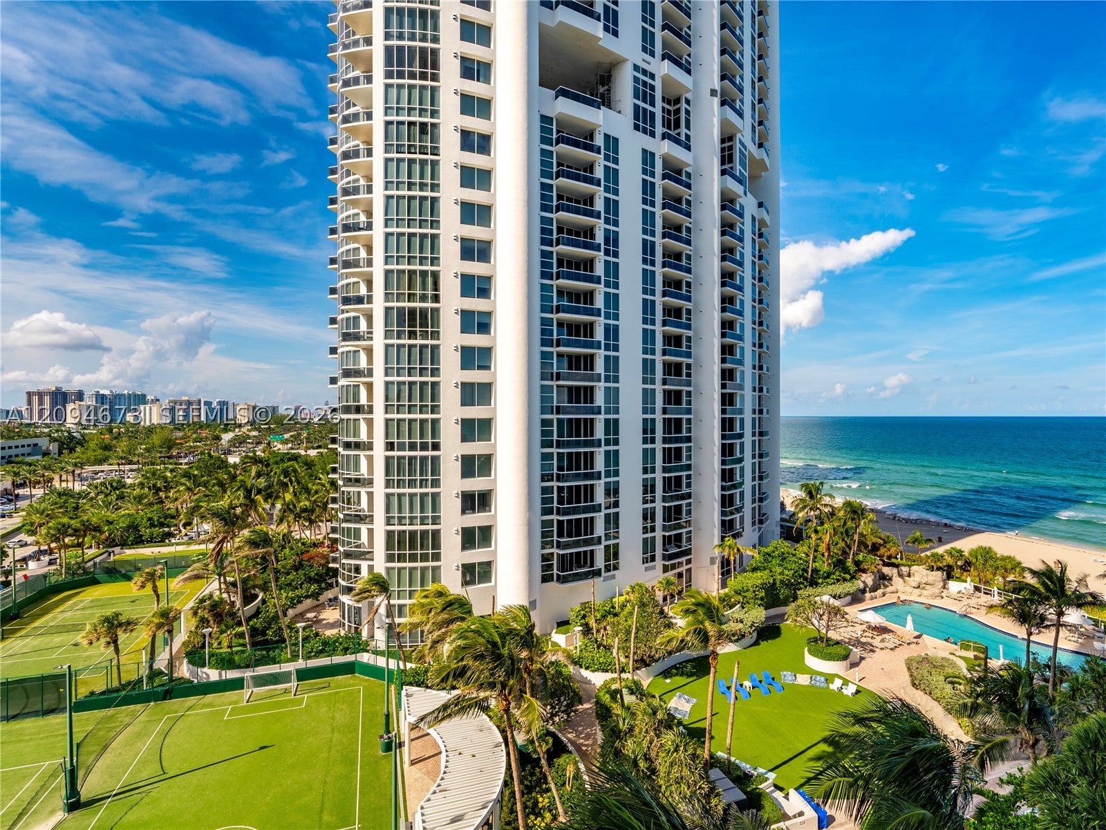 18001 Collins Ave 606