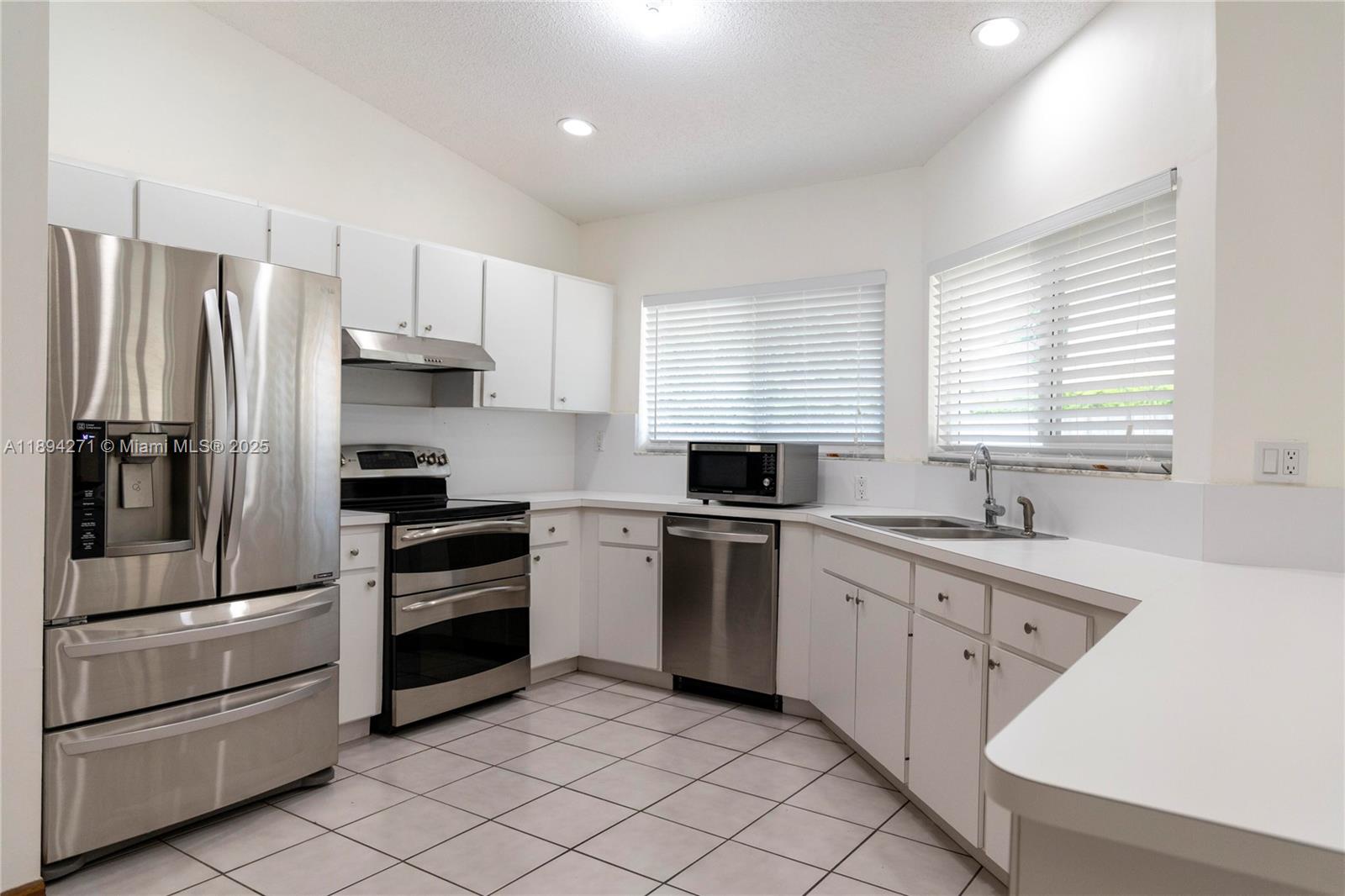 DAMIAN GALLOWAY ESTATES - Residential Lease