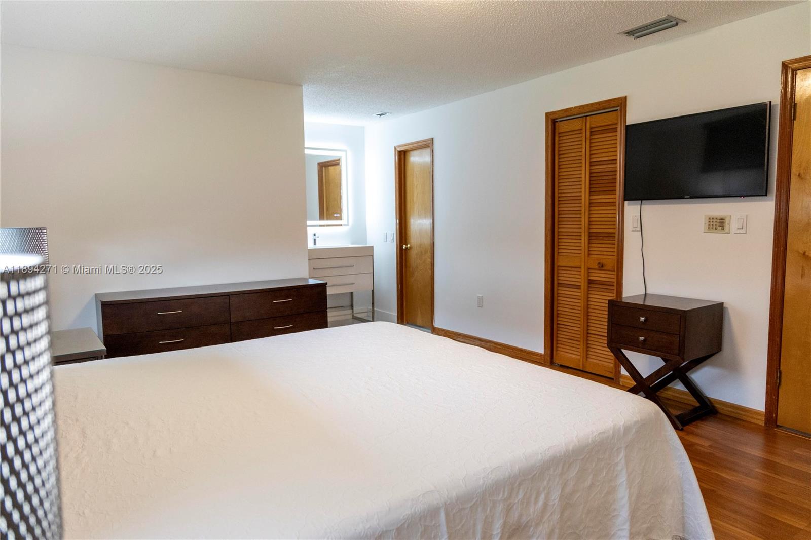 DAMIAN GALLOWAY ESTATES - Residential Lease