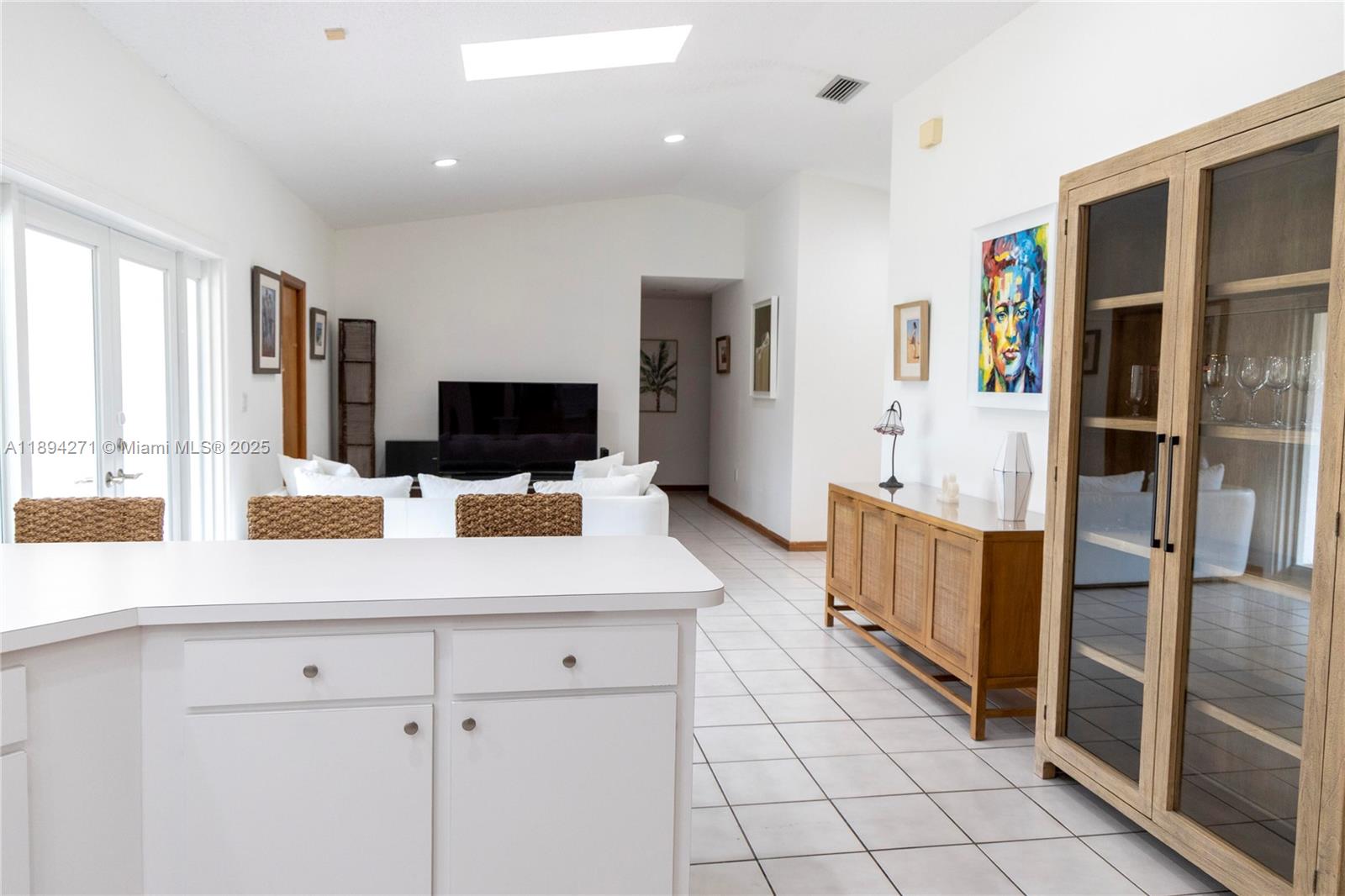 DAMIAN GALLOWAY ESTATES - Residential Lease