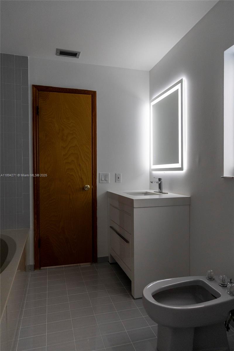 DAMIAN GALLOWAY ESTATES - Residential Lease