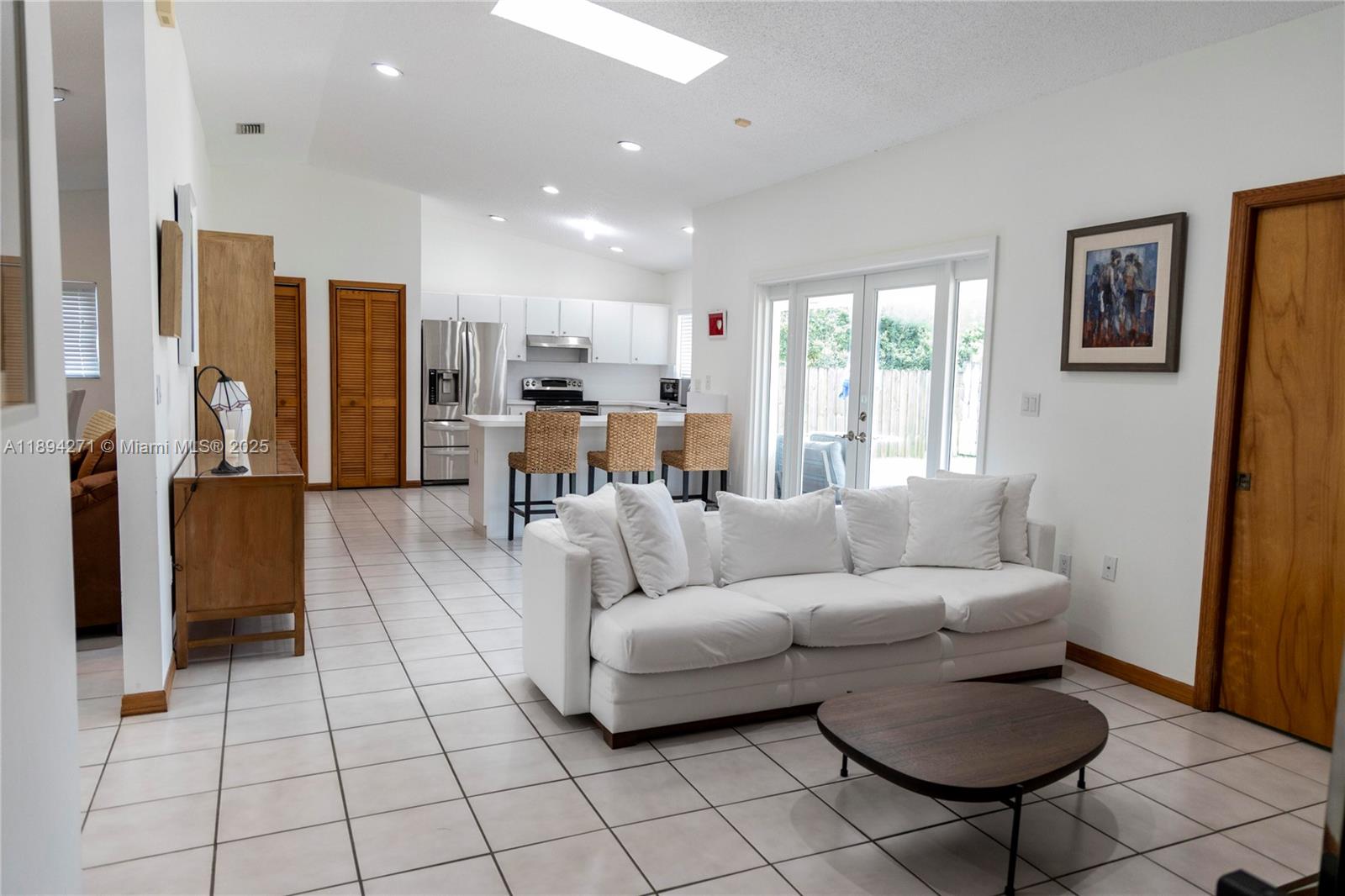 DAMIAN GALLOWAY ESTATES - Residential Lease
