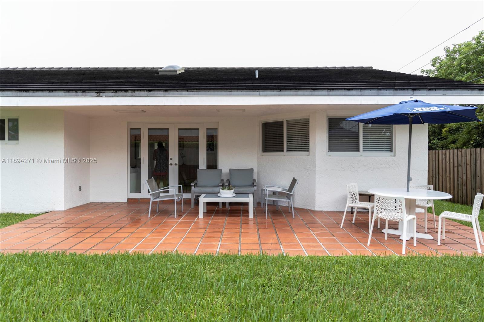 DAMIAN GALLOWAY ESTATES - Residential Lease