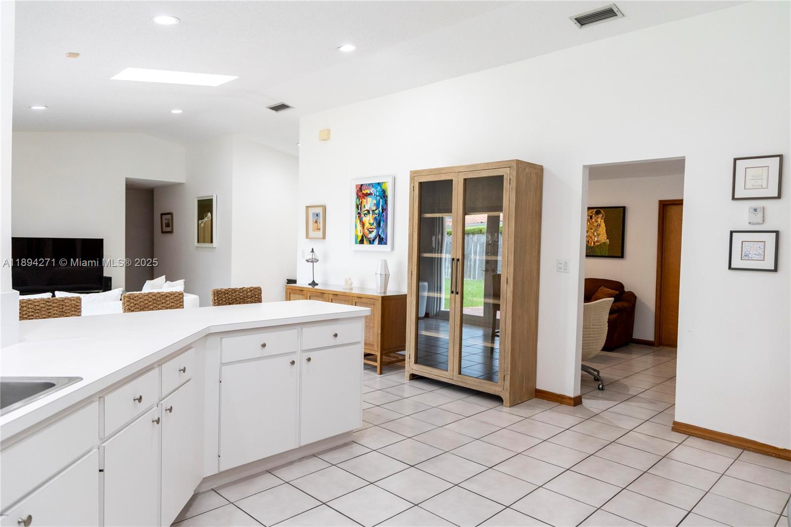 DAMIAN GALLOWAY ESTATES - Residential Lease