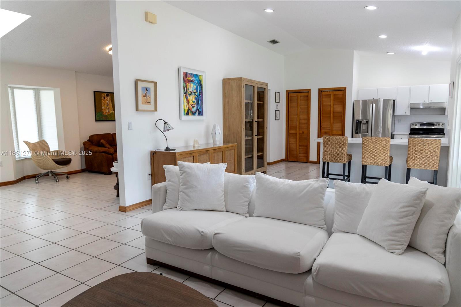 DAMIAN GALLOWAY ESTATES - Residential Lease