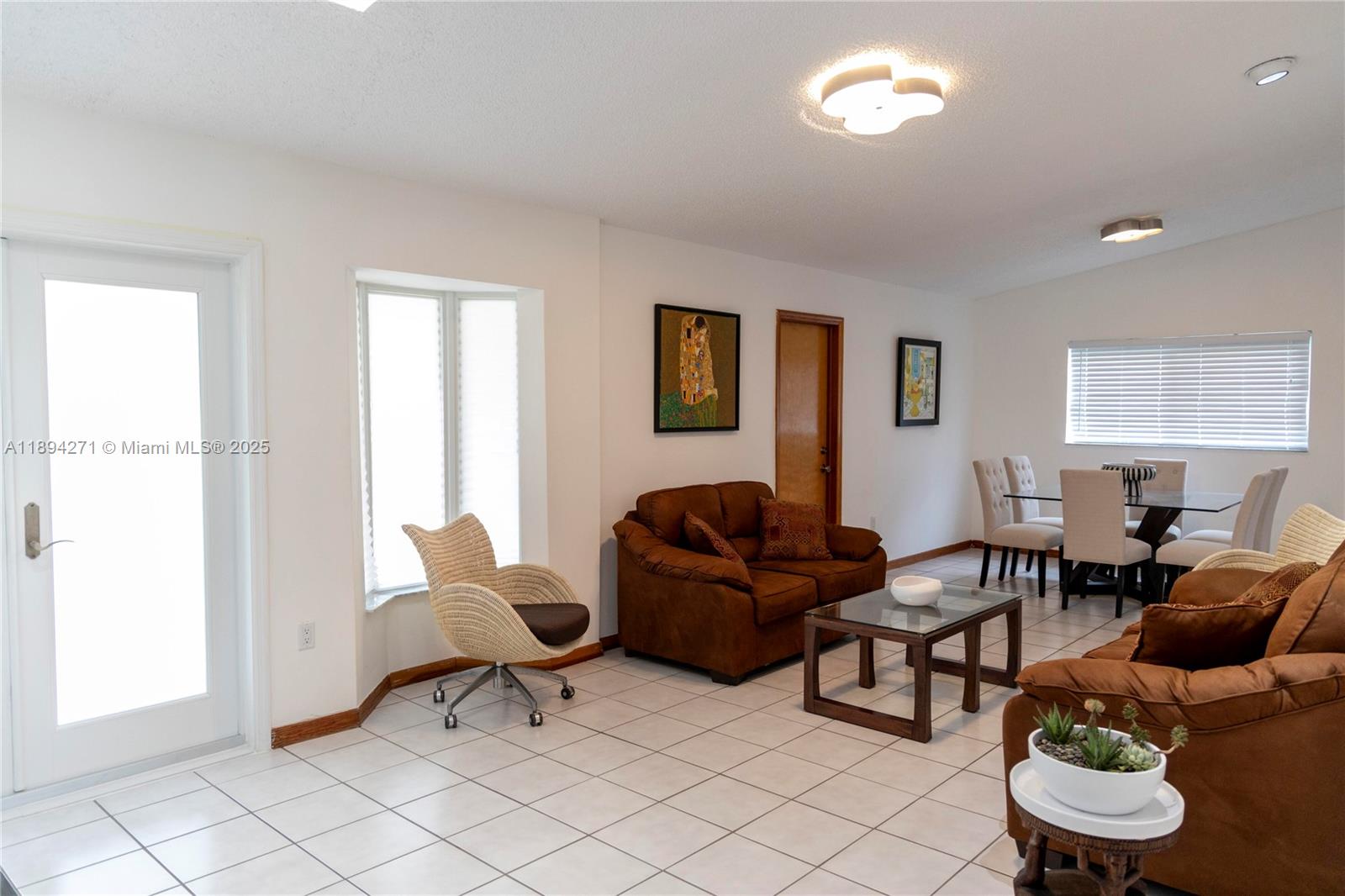 DAMIAN GALLOWAY ESTATES - Residential Lease