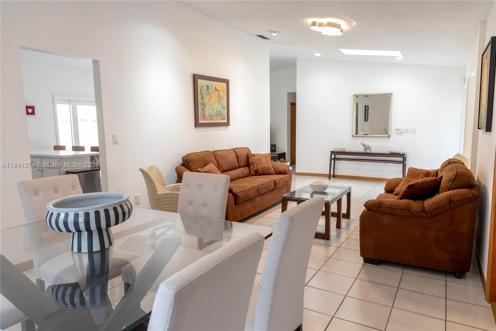 DAMIAN GALLOWAY ESTATES - Residential Lease