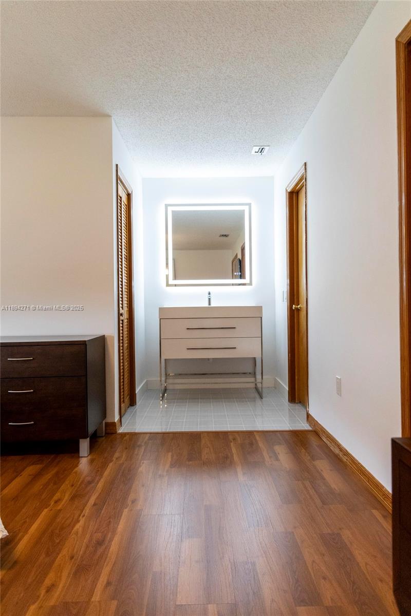 DAMIAN GALLOWAY ESTATES - Residential Lease