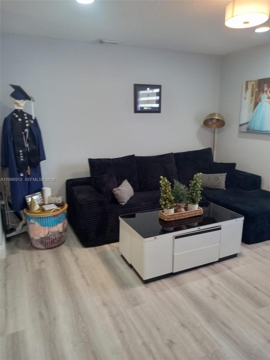 LAGO MAR SOUTH 1ST ADDN - Residential