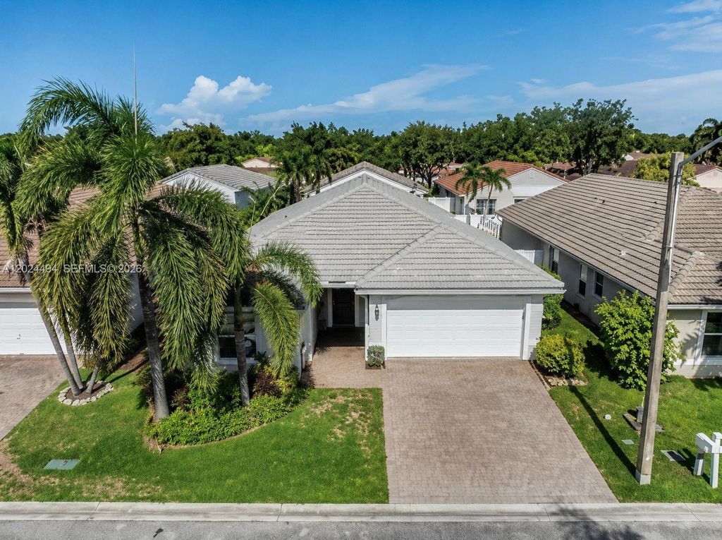 Photo of 4938 SW 33rd Way, Hollywood, FL 33312 (MLS # A12024494)
