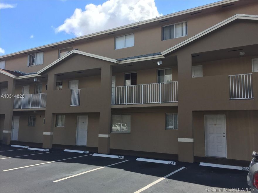 Location, Location, Location!!! Investor ready community that has no rental restriction Villa Veranda!
Beautiful 2 bedrooms 2 bath First Floor Unit, fully tiled throughout, new stainless steel appliances, freshly painted. Move in ready or great for Investors, rentals allowed, low maintenance fee, 2 parking spaces owned. Shows great, MUST SEE. This property will sell fast. Perfecto para inversionistas!!!