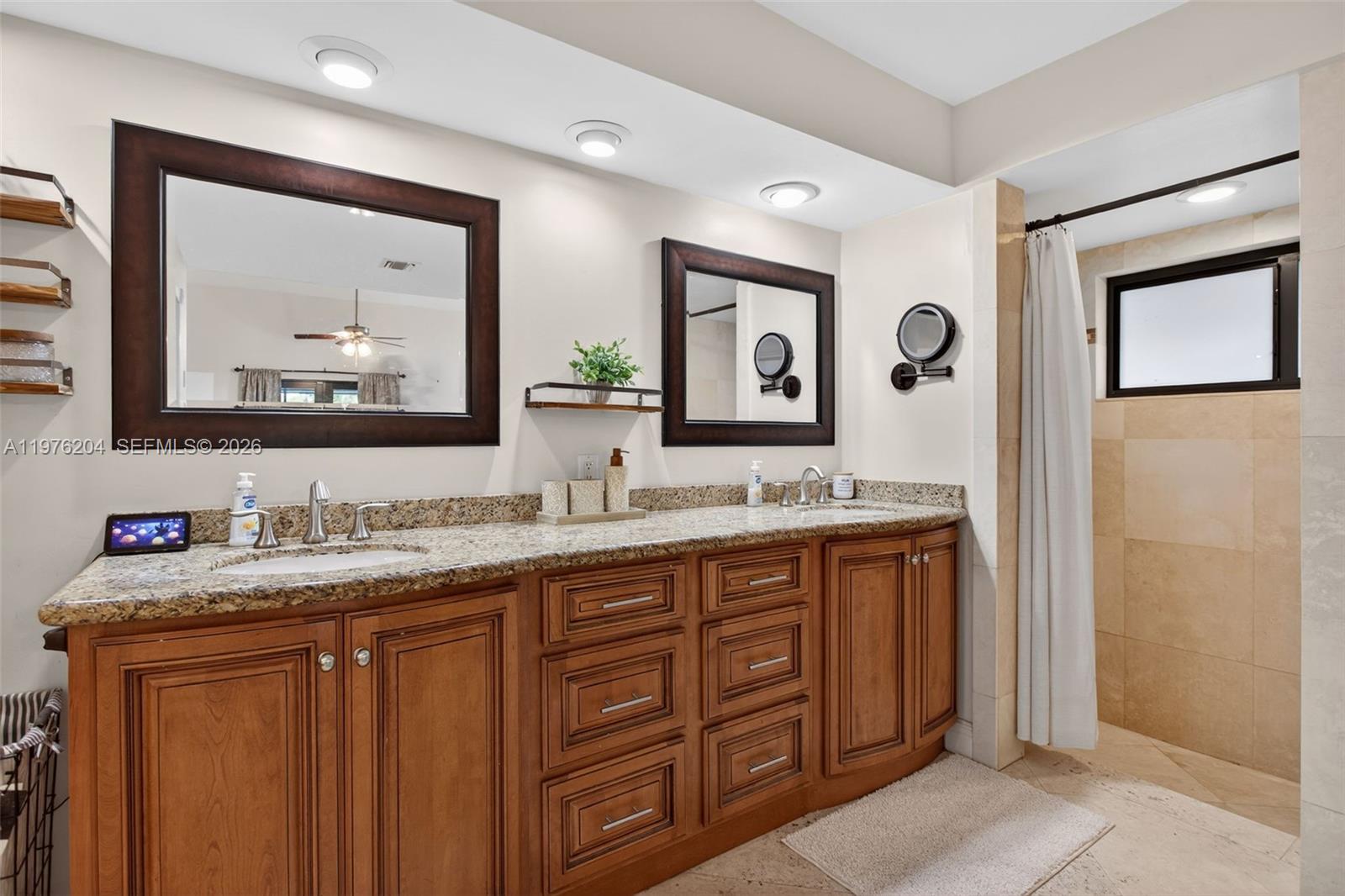 PINE RIDGE - Residential