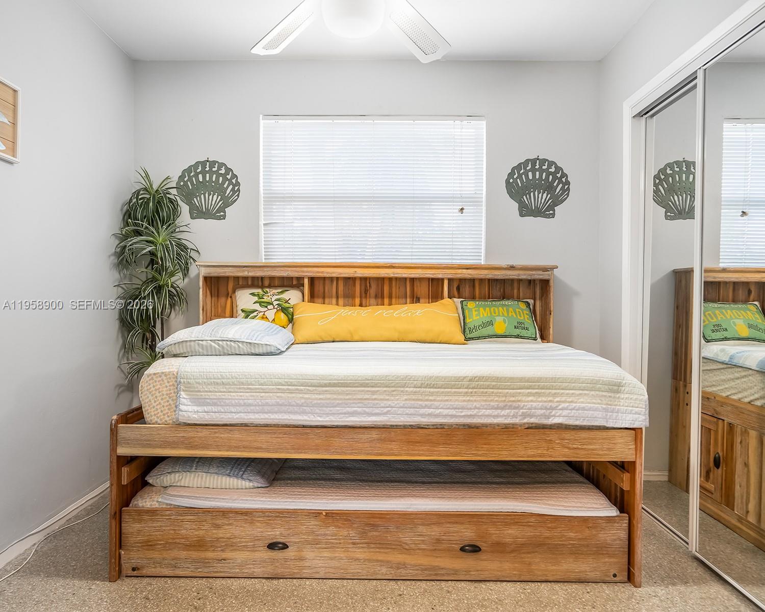 HOLLYWOOD HEIGHTS ADD SEC - Residential