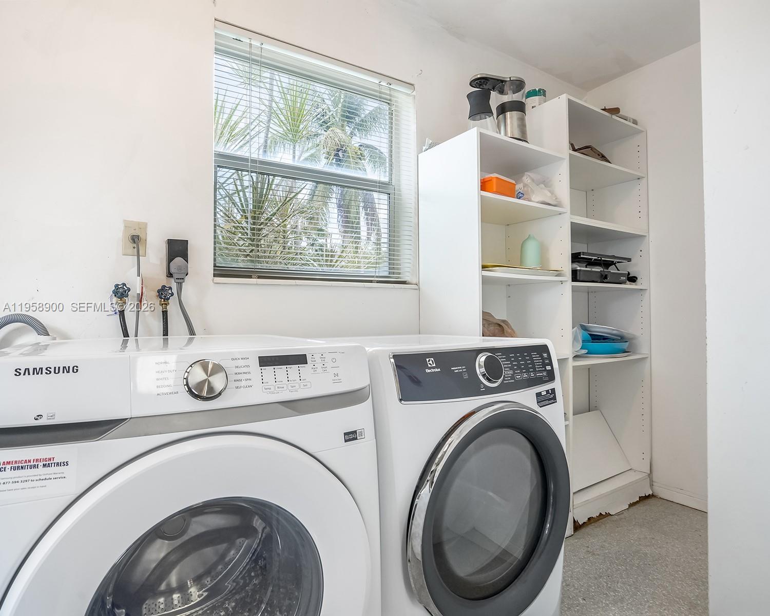 HOLLYWOOD HEIGHTS ADD SEC - Residential