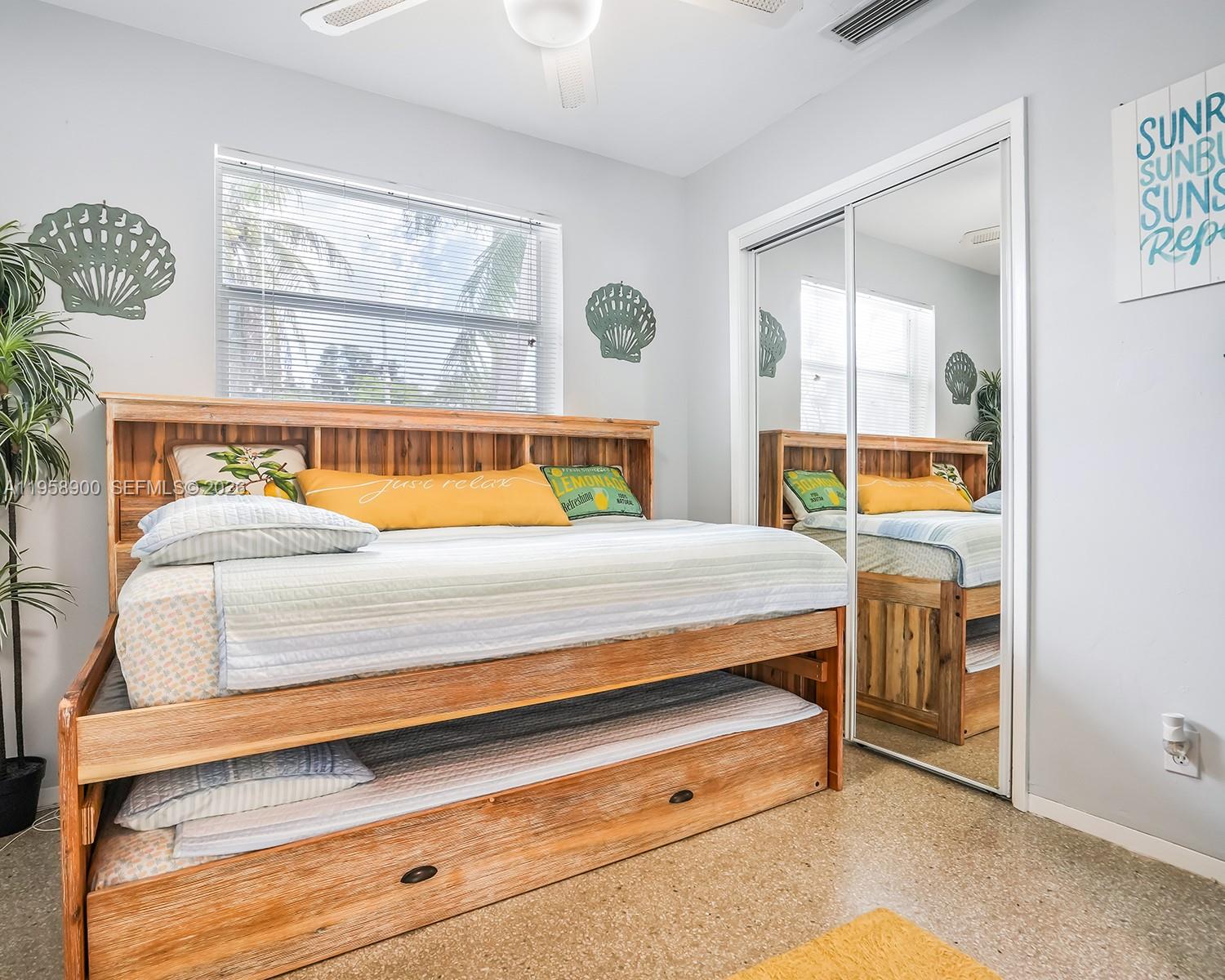 HOLLYWOOD HEIGHTS ADD SEC - Residential