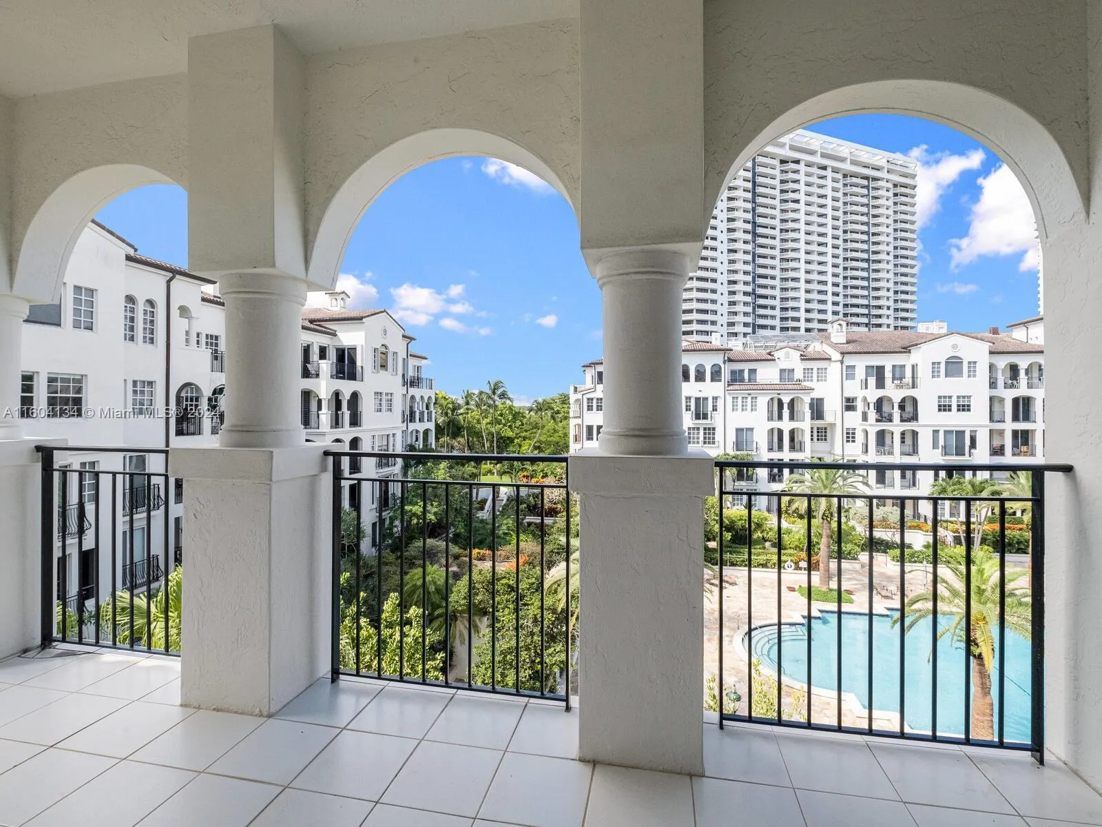 Aventura, Florida 33160, United States, 3 Bedrooms Bedrooms, ,4 BathroomsBathrooms,Residential,Pending,54598