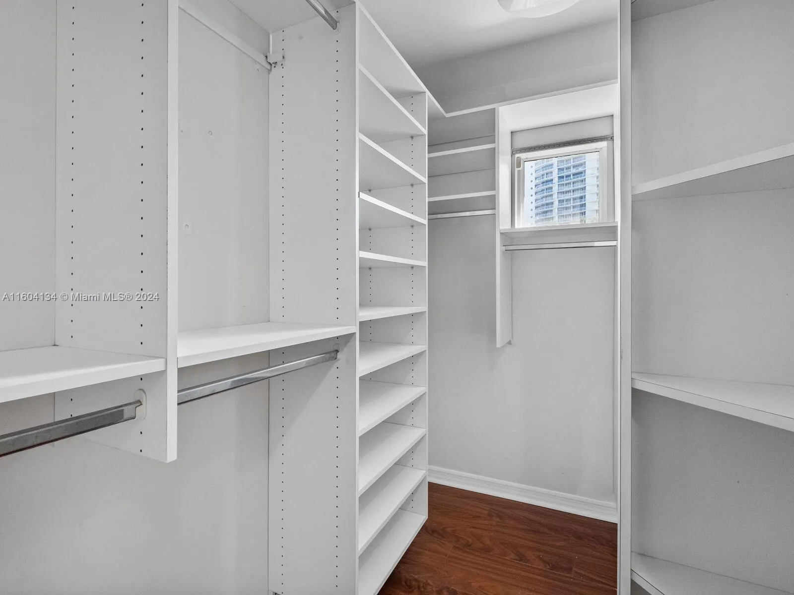 Aventura, Florida 33160, United States, 3 Bedrooms Bedrooms, ,4 BathroomsBathrooms,Residential,Pending,54598