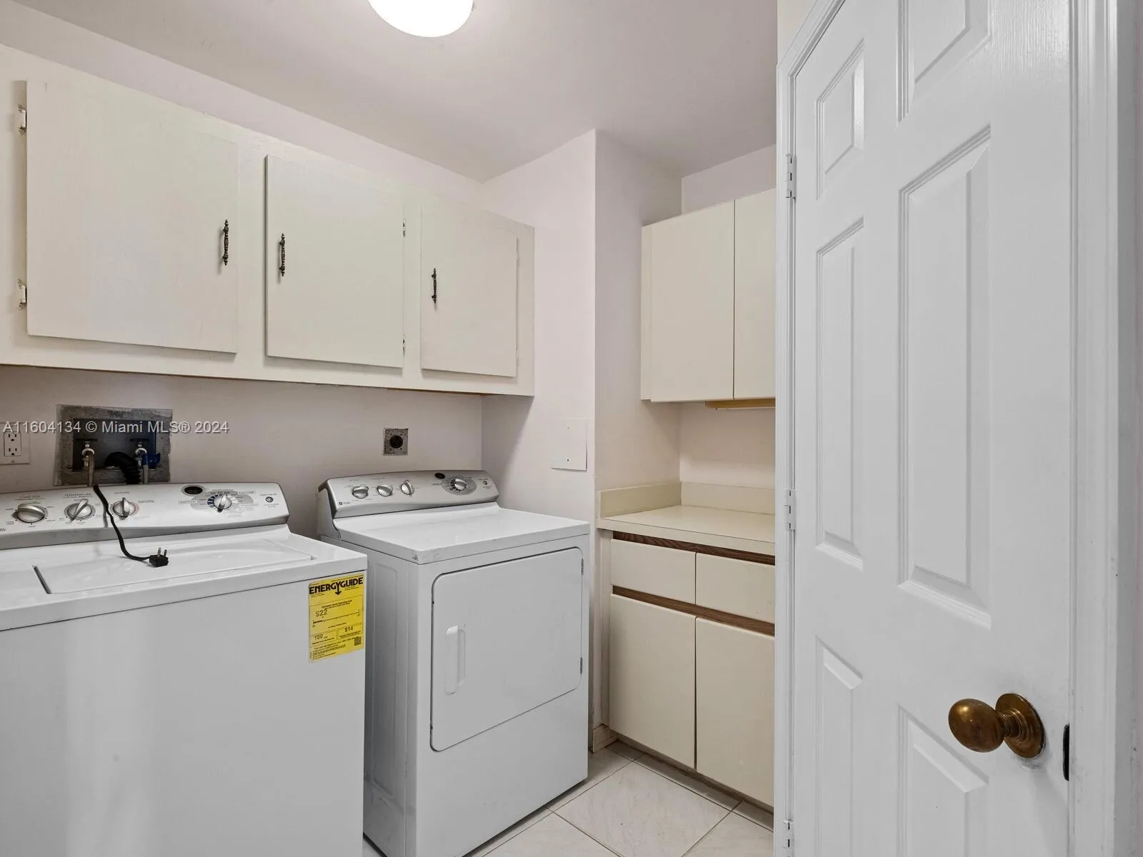 Aventura, Florida 33160, United States, 3 Bedrooms Bedrooms, ,4 BathroomsBathrooms,Residential,Pending,54598