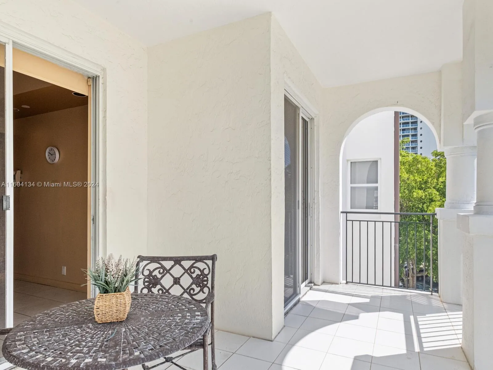 Aventura, Florida 33160, United States, 3 Bedrooms Bedrooms, ,4 BathroomsBathrooms,Residential,Pending,54598