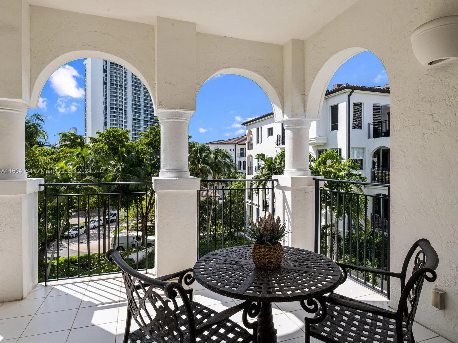 Aventura, Florida 33160, United States, 3 Bedrooms Bedrooms, ,4 BathroomsBathrooms,Residential,Pending,54598