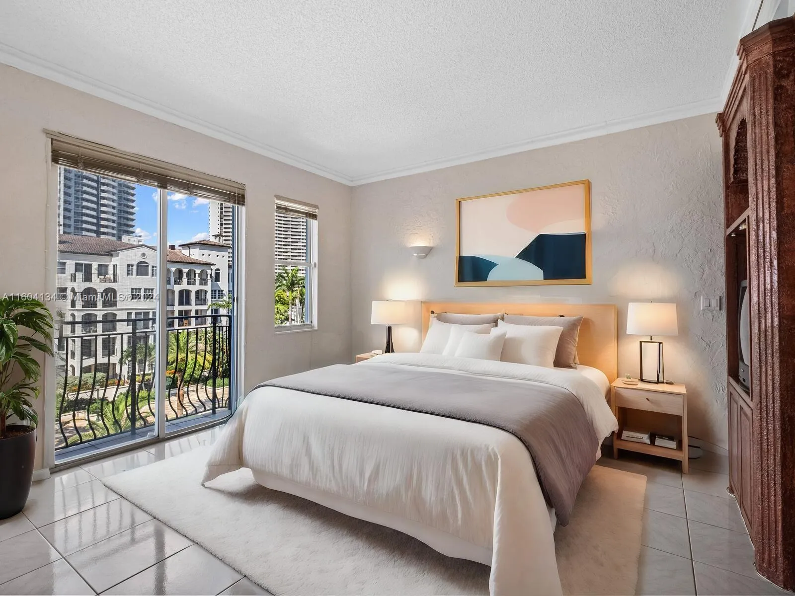 Aventura, Florida 33160, United States, 3 Bedrooms Bedrooms, ,4 BathroomsBathrooms,Residential,Pending,54598