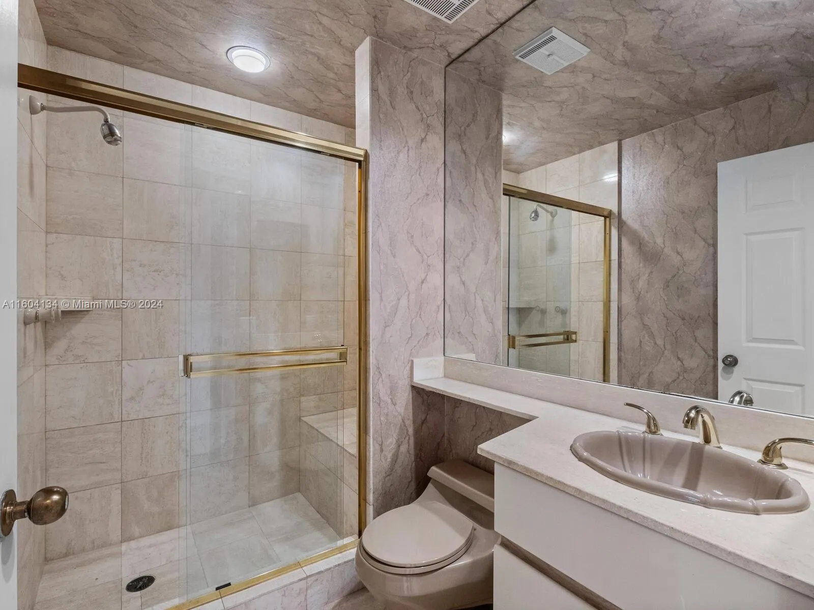 Aventura, Florida 33160, United States, 3 Bedrooms Bedrooms, ,4 BathroomsBathrooms,Residential,Pending,54598