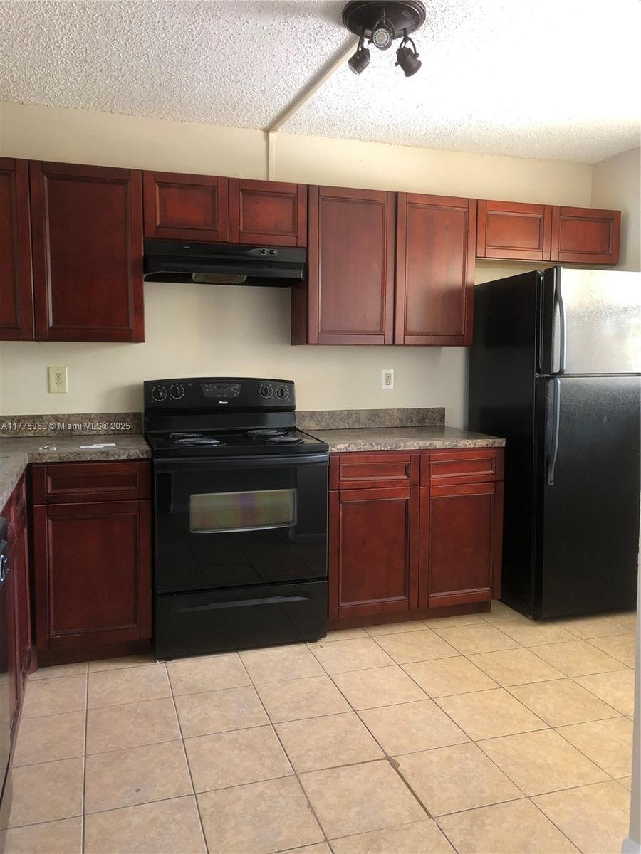 Rental Property at 9044 Nw 28th Dr 3-202, Coral Springs, Broward County, Florida - Bedrooms: 2 
Bathrooms: 2  - $1,850 MO.