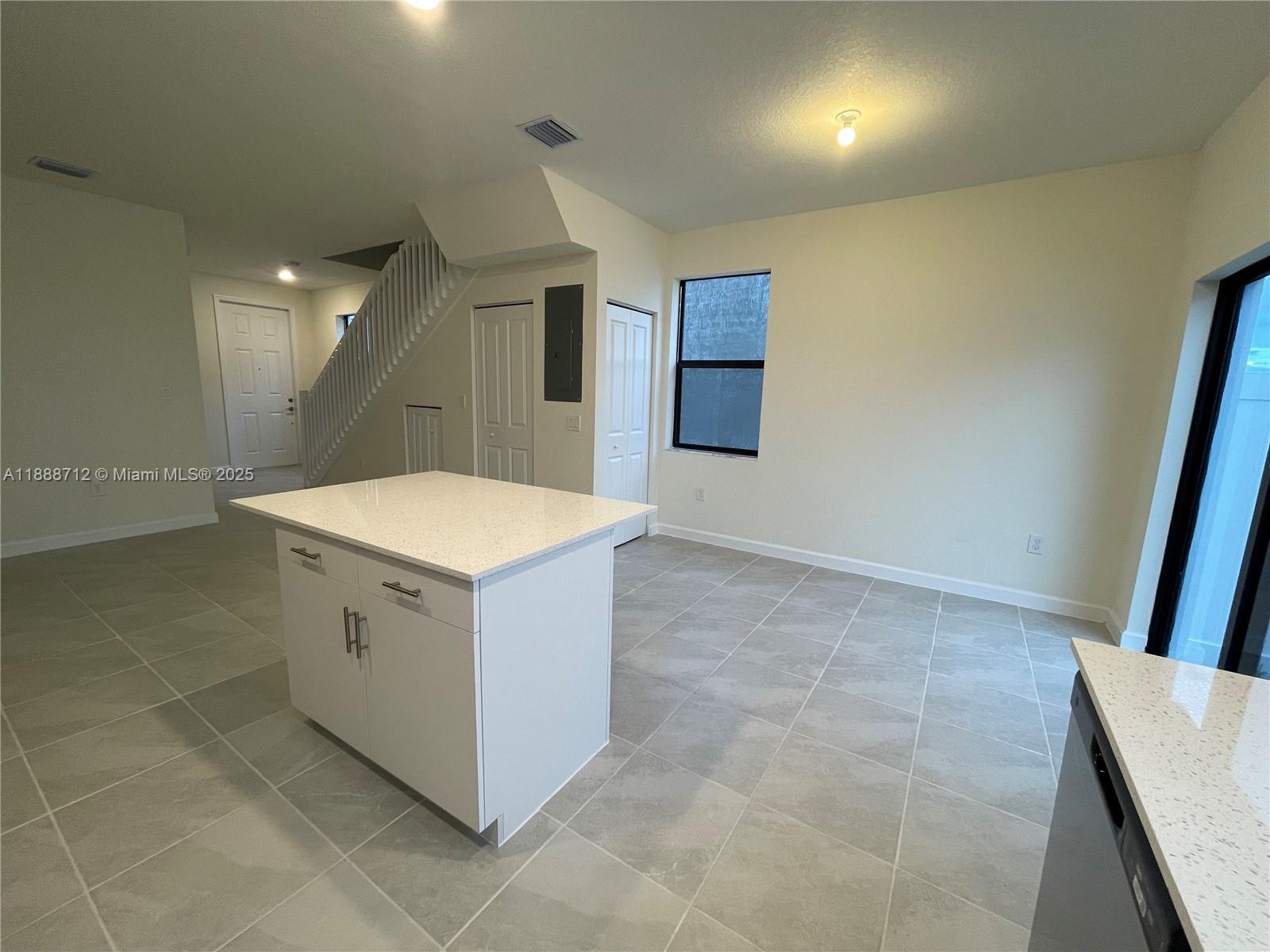 AQUABELLA NORTH - Residential Lease