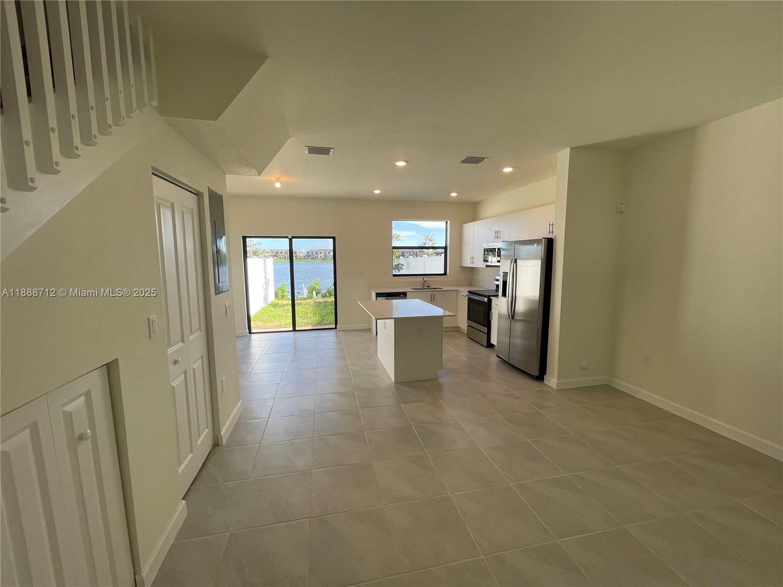 AQUABELLA NORTH - Residential Lease