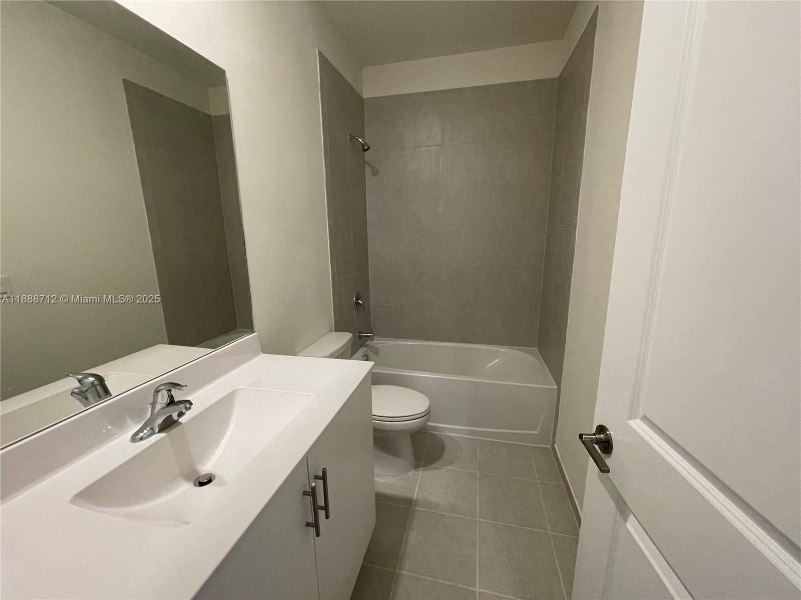 AQUABELLA NORTH - Residential Lease