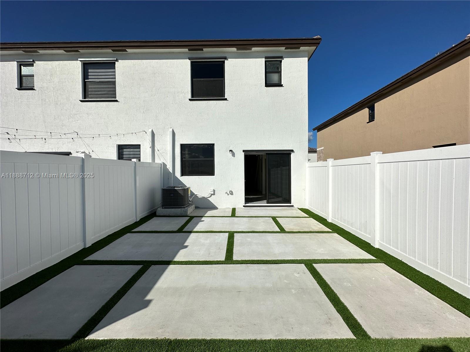 AQUABELLA NORTH - Residential Lease
