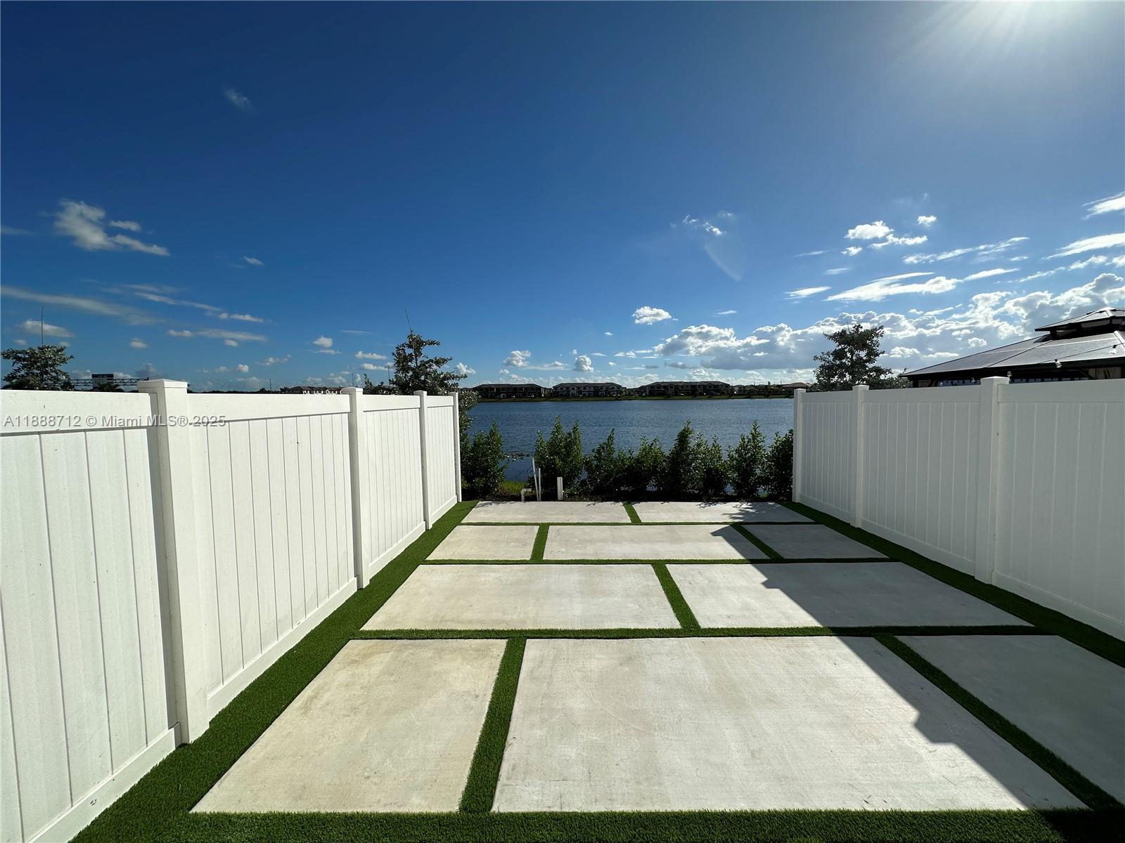 AQUABELLA NORTH - Residential Lease