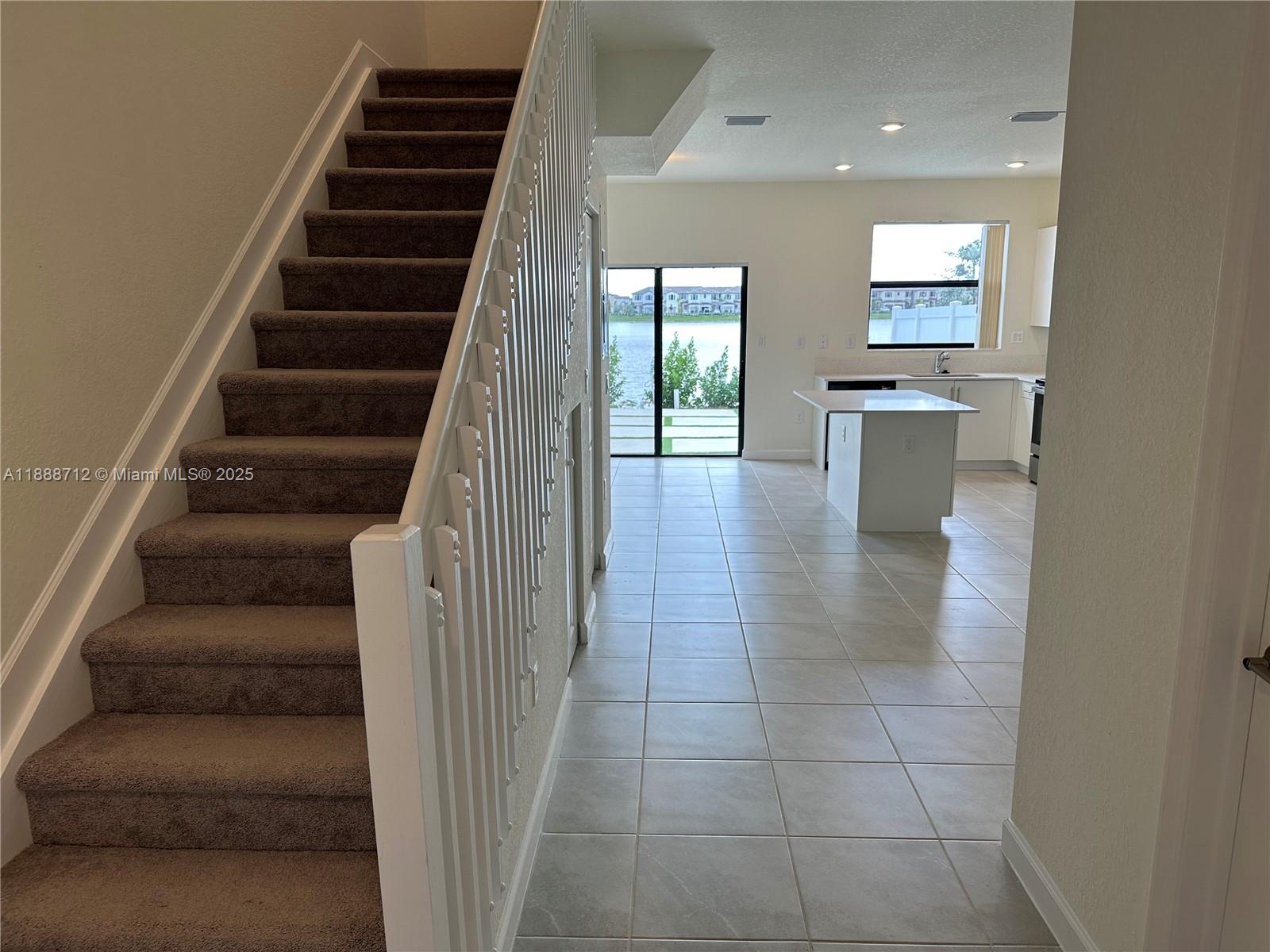 AQUABELLA NORTH - Residential Lease