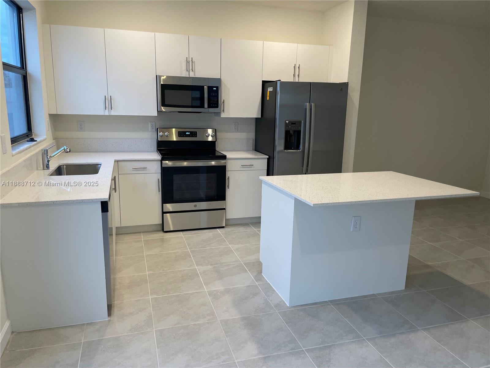 AQUABELLA NORTH - Residential Lease