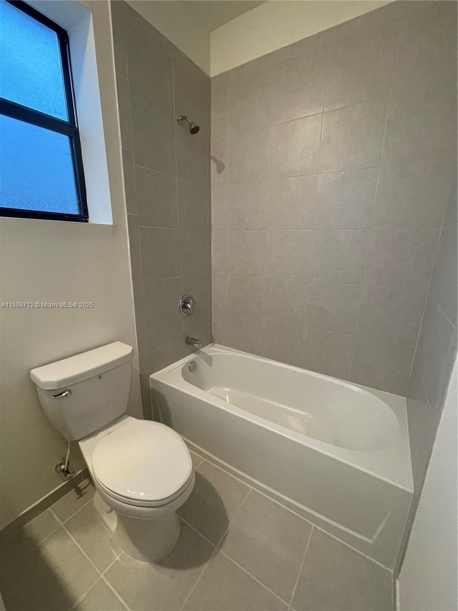 AQUABELLA NORTH - Residential Lease