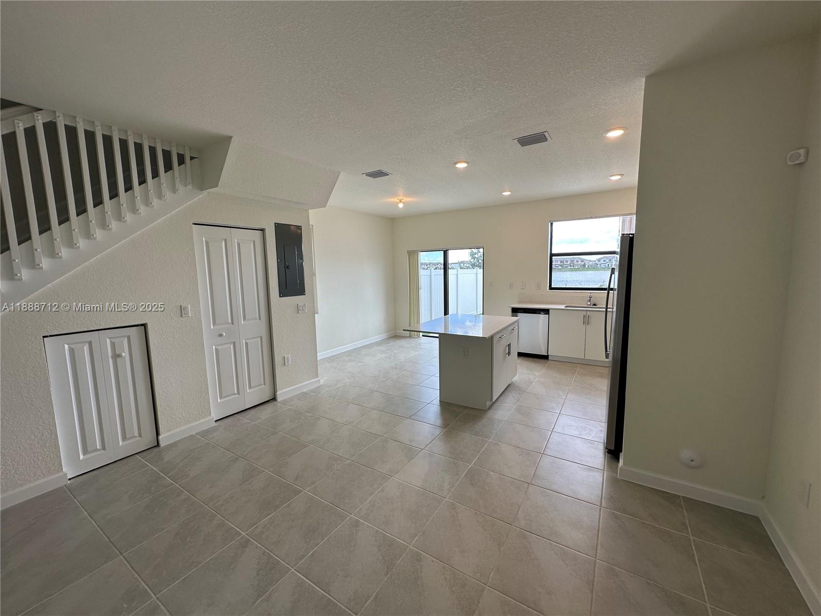 AQUABELLA NORTH - Residential Lease