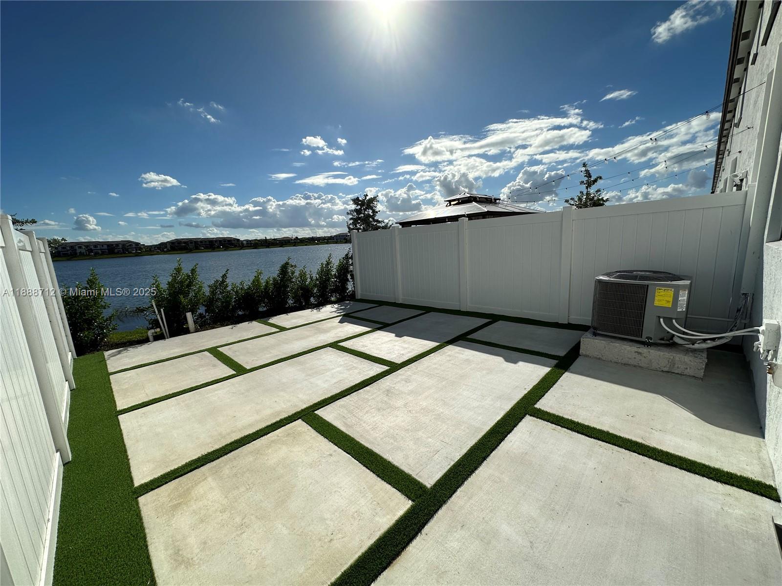AQUABELLA NORTH - Residential Lease