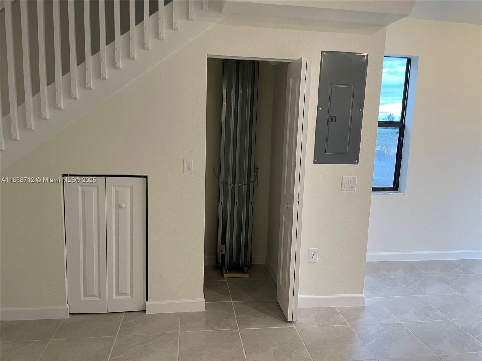 AQUABELLA NORTH - Residential Lease