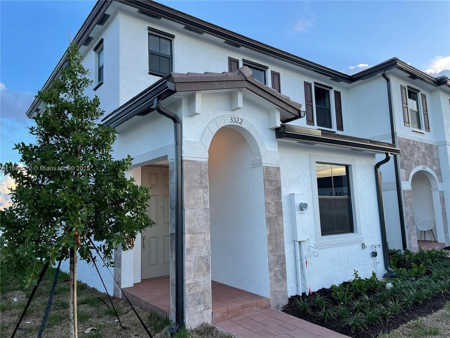 BEAUTIFUL LAKE VIEW VILLA with 3 bedrooms and 3 full bathrooms (2 master bedrooms upstairs and 1 bedroom
downstairs). Tile flooring downstairs and carpet upstairs, open kitchen, living room and dining room. Parking for 2
cars in front of unit with plenty of guest parking, private patio with lake views, and corner unit. This is a brand new
community & brand new unit with two clubhouses, 2 pools, 2 gyms, gated community and party rooms. Amazing
location, close to Miami Airport, I-75, Turnpike and Palmetto Expressway, supermarkets and more.