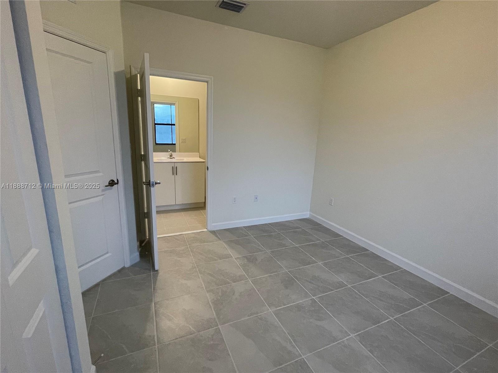 AQUABELLA NORTH - Residential Lease