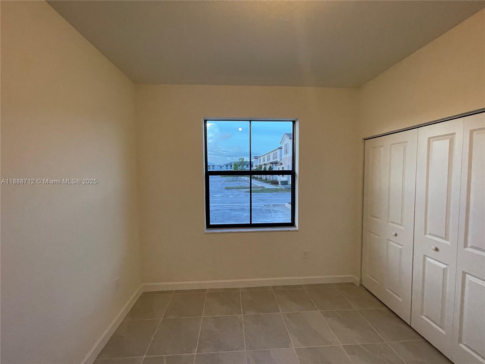 AQUABELLA NORTH - Residential Lease