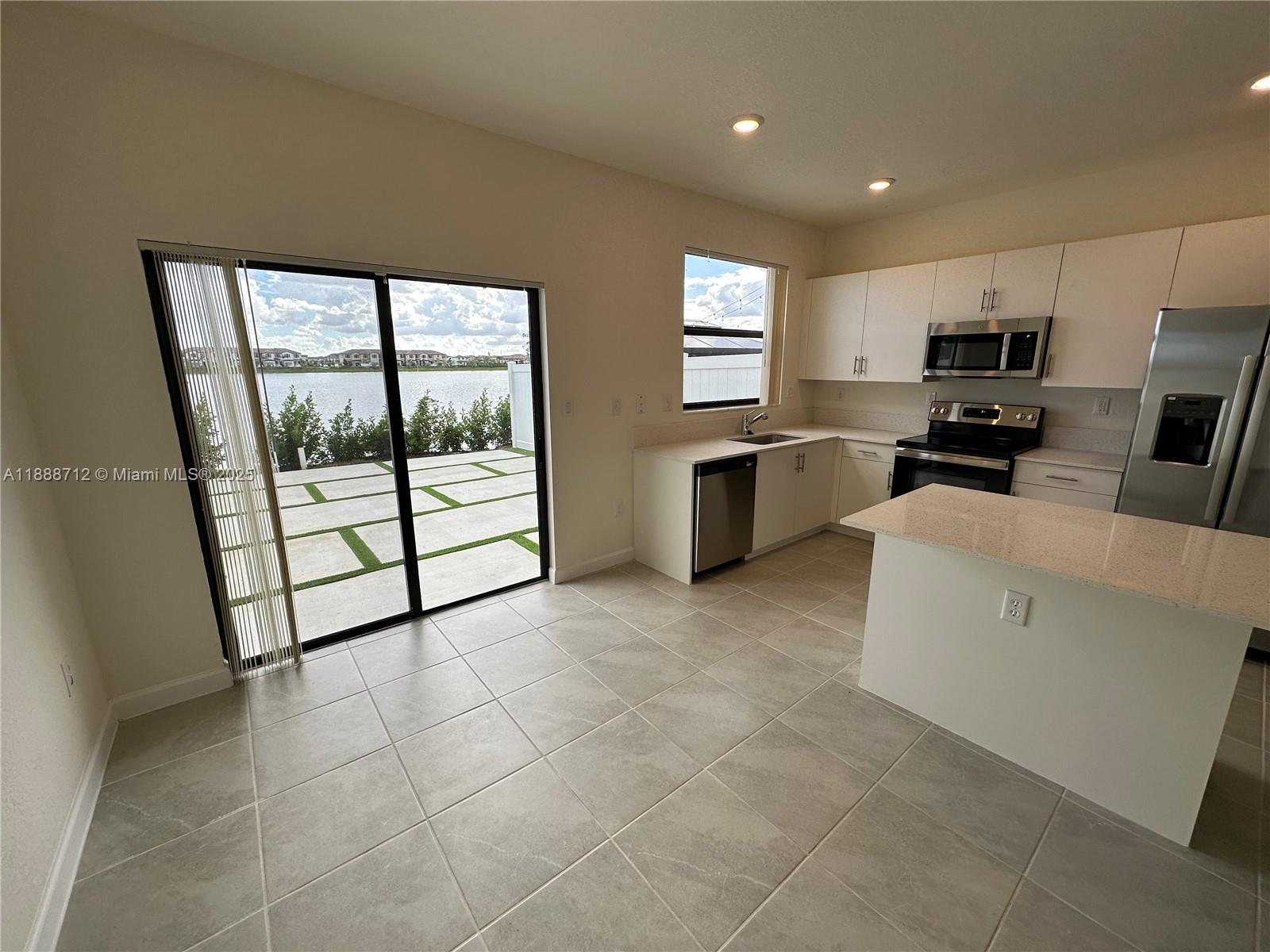 AQUABELLA NORTH - Residential Lease