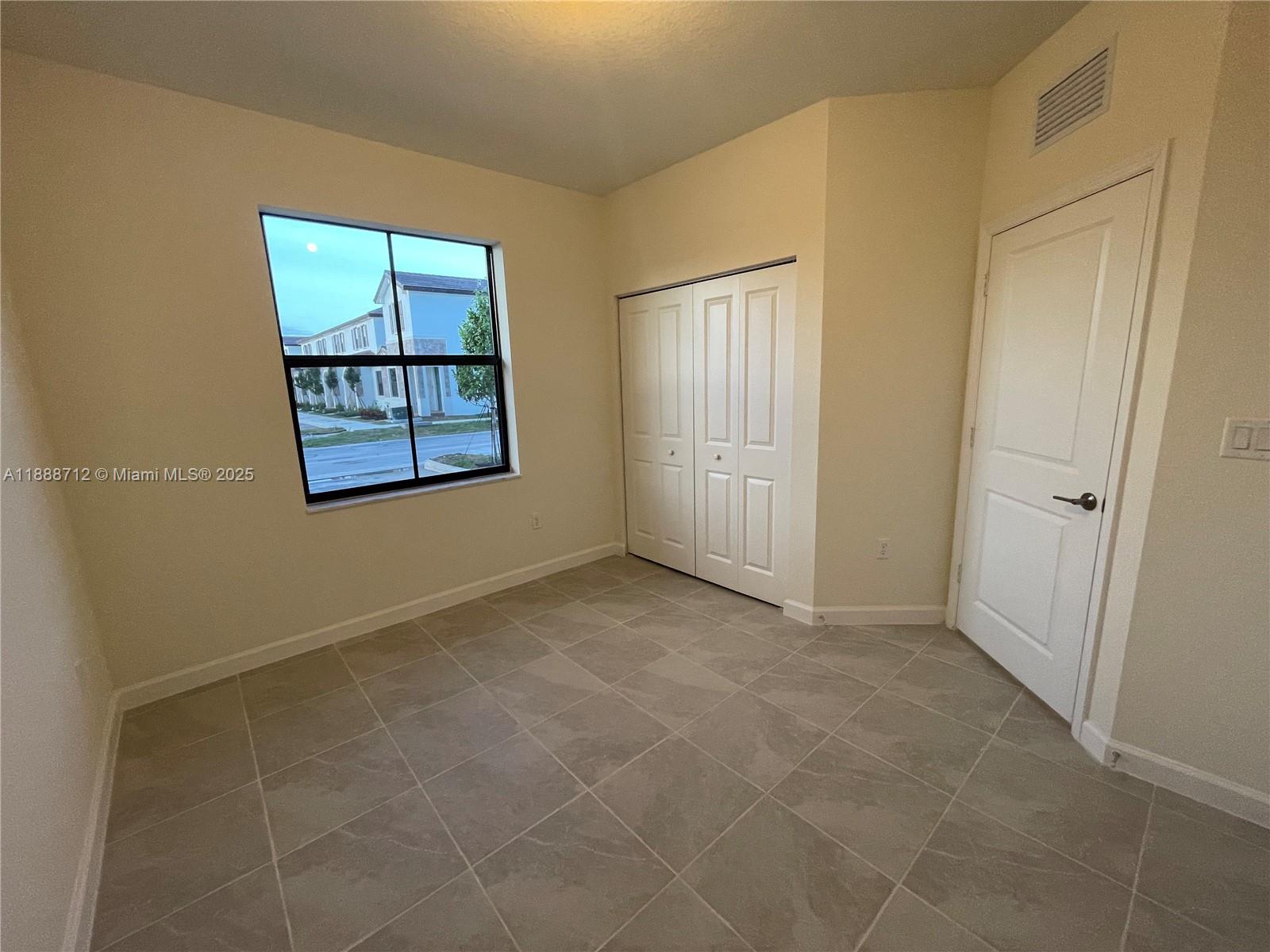 AQUABELLA NORTH - Residential Lease